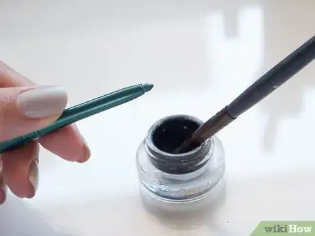 Image titled Do Eyeliner Stacking Step 2