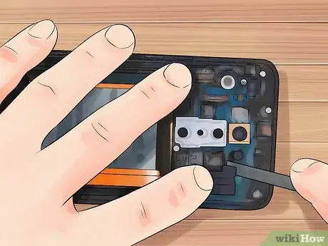 Image titled Remove the Battery from an LG G2 Step 7