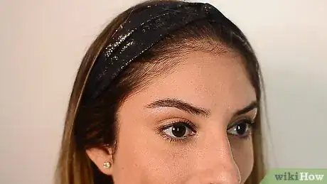 Image titled Apply Eyeshadow in Your Crease Step 13