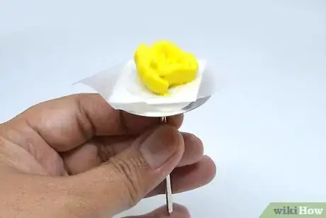 Image titled Make Tulips with Frosting Step 20