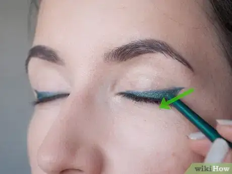 Image titled Do Eyeliner Stacking Step 5