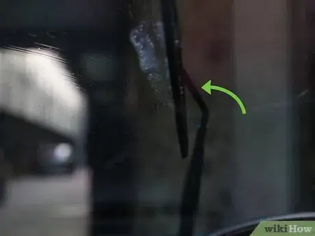 Image titled Remove Windshield Streaking Step 11