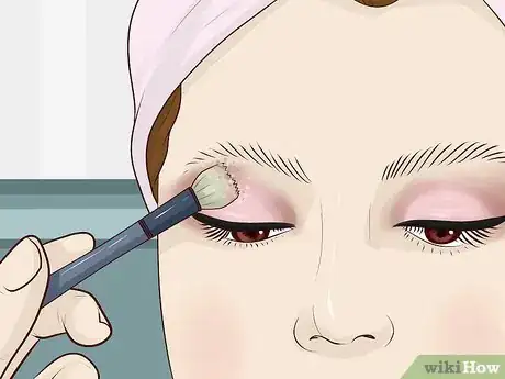 Image titled Apply Eyeshadow That Lasts Step 9