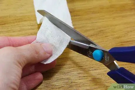 Image titled Wrap a Vase with Burlap Step 3