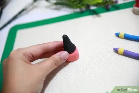 Image titled Make Edible Makeup Cake Decorations Step 14