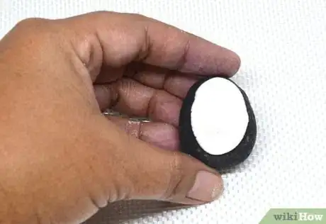 Image titled Make Sugar Paste Penguins Step 13