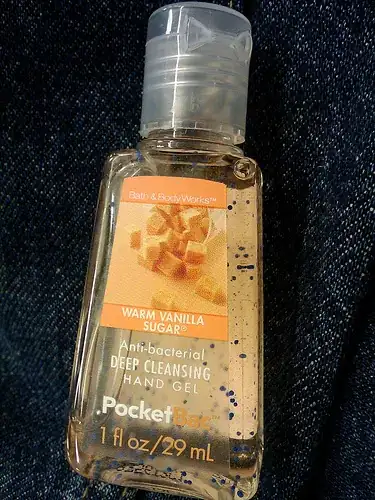 Image titled Vanilla Scent Hand Gel 4608