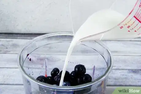 Image titled Make a Galaxy Smoothie Step 9