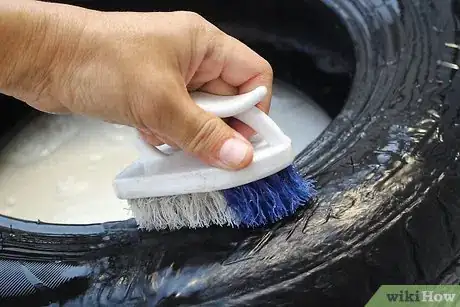 Image titled Make Upcycled Planters Step 11