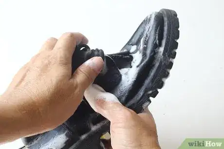 Image titled Make Upcycled Planters Step 18