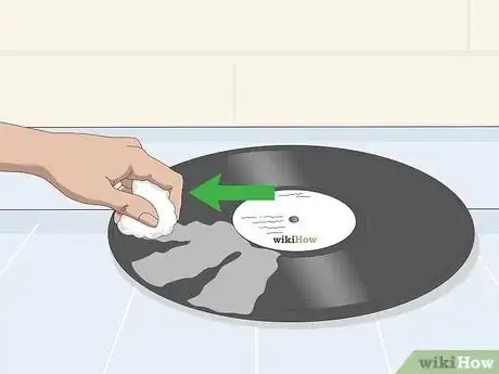Image titled Clean a Record Step 9