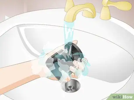 Image titled Cure Red Slime Algae in Marine Aquariums Step 4