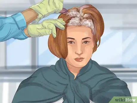 Image titled Apply Highlight and Lowlight Foils to Hair Step 6