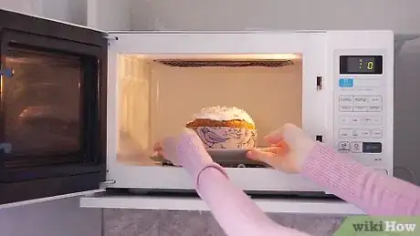 Image titled Cut Panettone Step 1