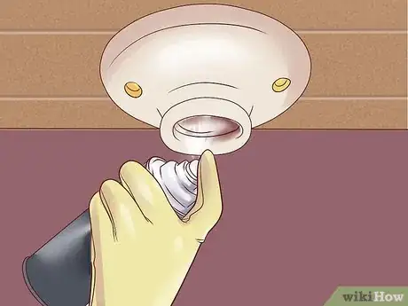Image titled Remove a Broken Lightbulb from the Socket Step 15