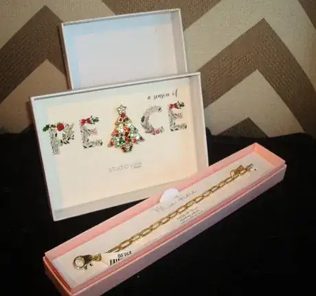 Image titled Giftsneed wrapping