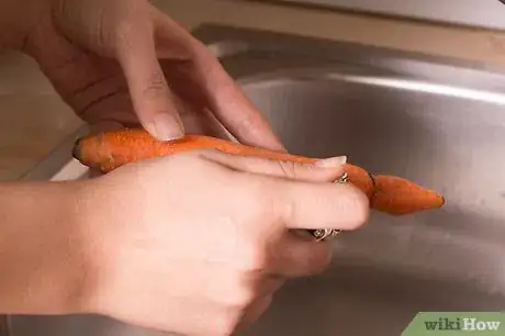 Image titled Dehydrate Carrots Step 2
